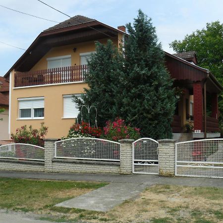 Zsuzsi Apartman Zalakaros Exterior foto